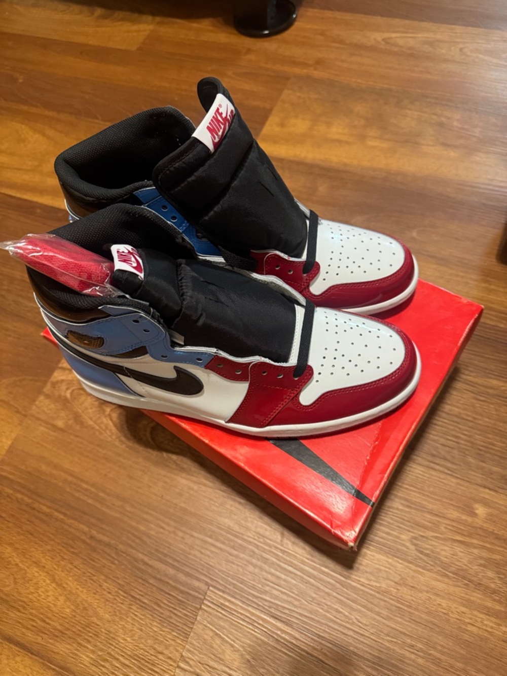 AJ1 Retro High OG FEARLESS Nike Air Jordan 1 Mid - White/Red/Blue/Black.